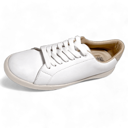 Flexible breathable white sneakers, unisex design with natural leather for everyday wear